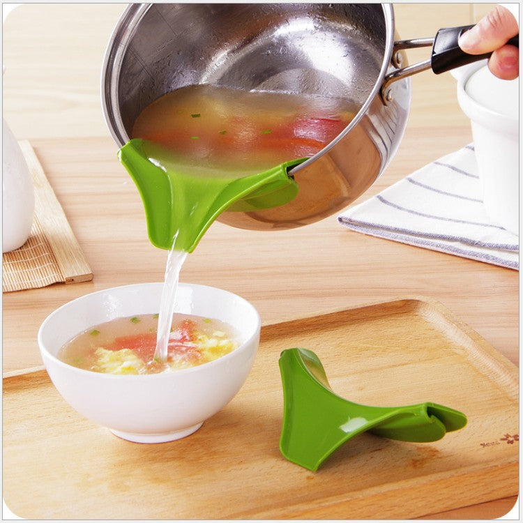 Spill-free soup spout